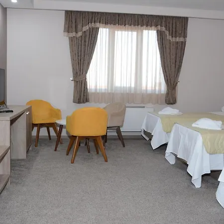 Semberski Salas Intergaj Hotel ホテル *