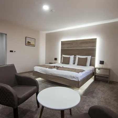 Semberski Salas Intergaj Hotel *